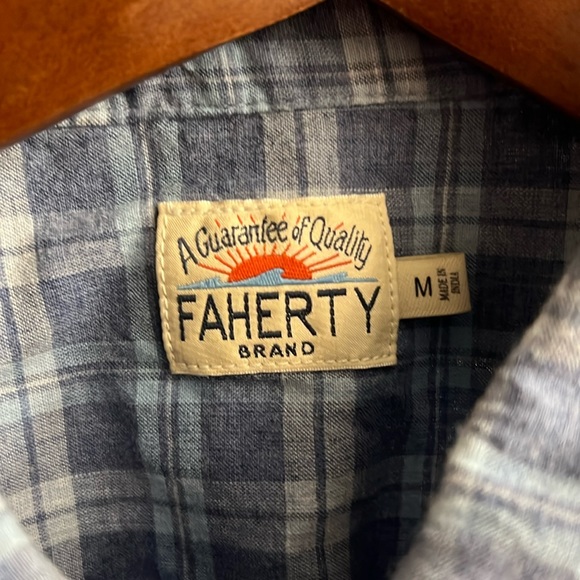 Men’s medium FAHERTY casual button down. - Picture 1 of 5